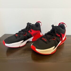 LeBron Witness Basketball Shoes Men size 9